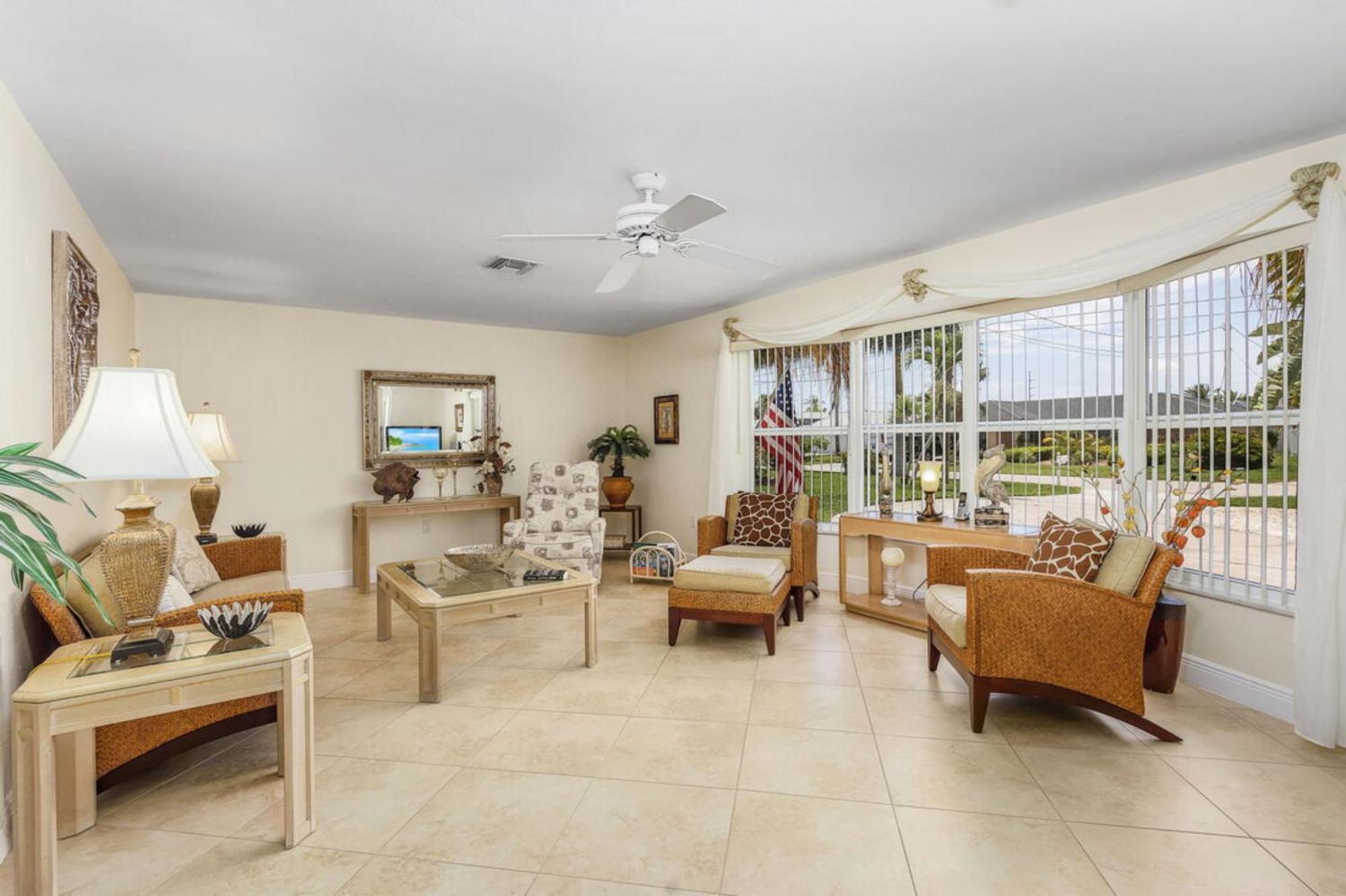 Villa Catalina Isles - Holidays In Paradise Cape Coral Exteriör bild