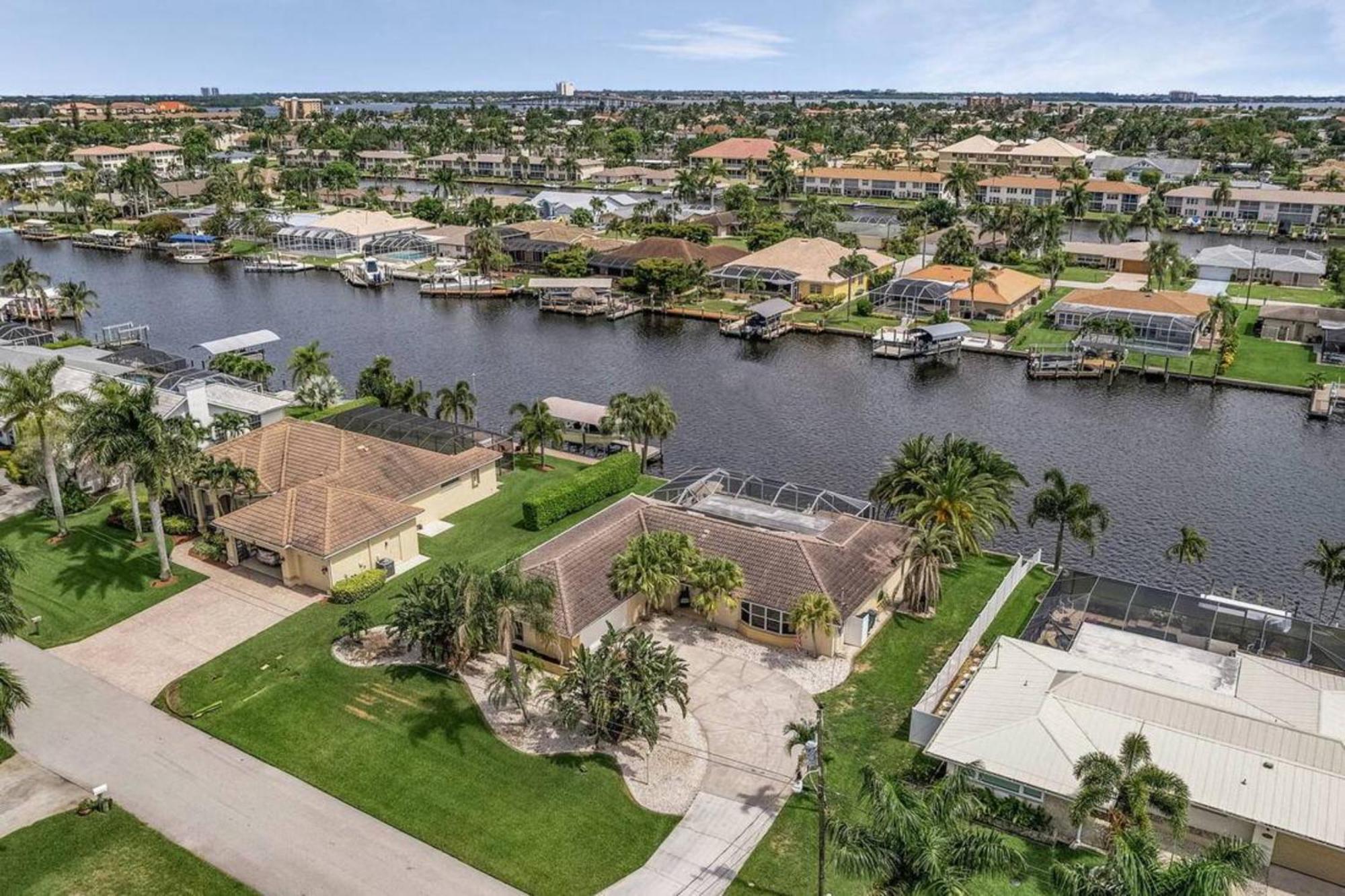 Villa Catalina Isles - Holidays In Paradise Cape Coral Exteriör bild