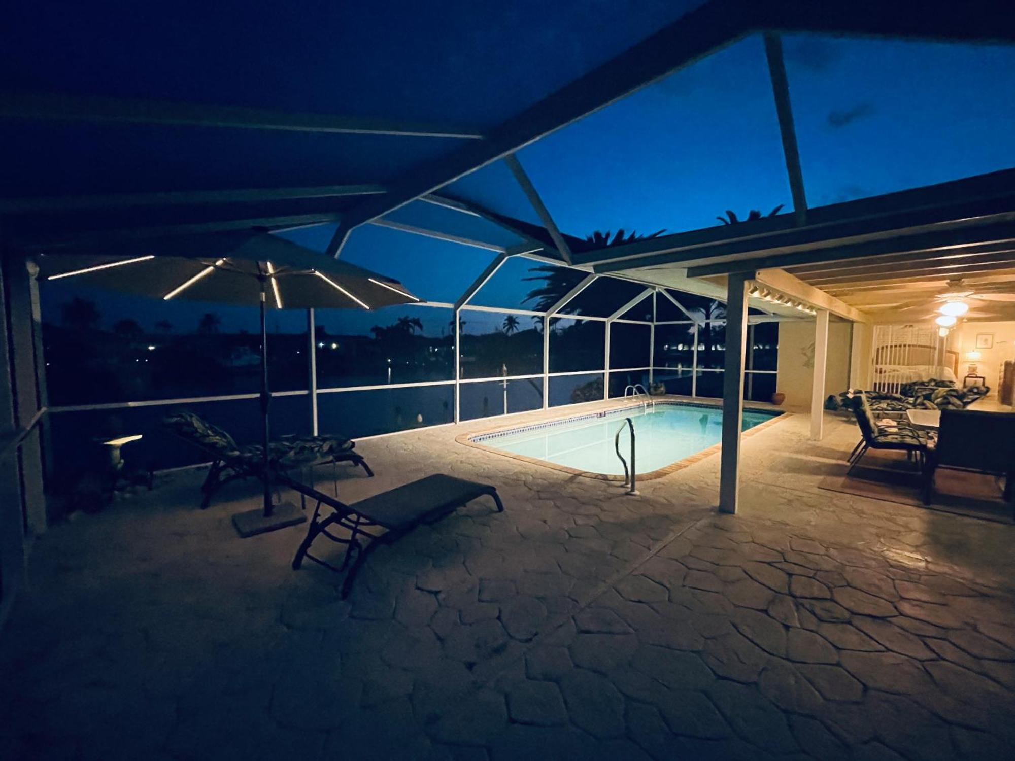 Villa Catalina Isles - Holidays In Paradise Cape Coral Exteriör bild